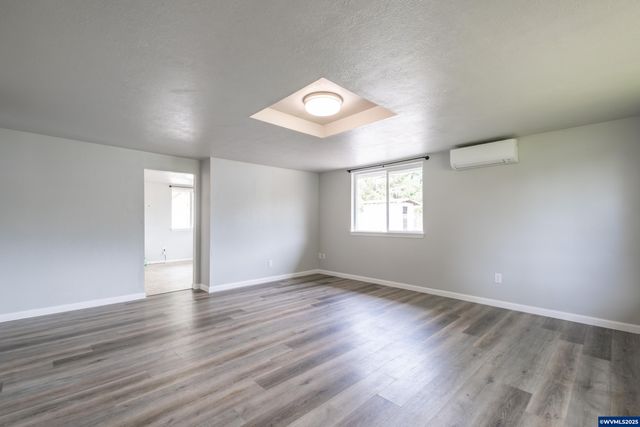 2308 Harding St, Sweet Home, OR 97386