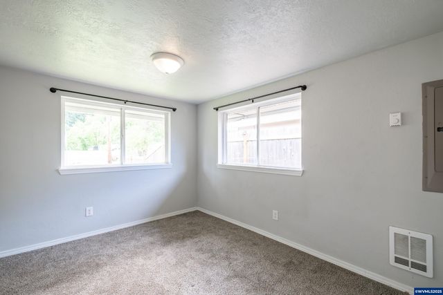2308 Harding St, Sweet Home, OR 97386