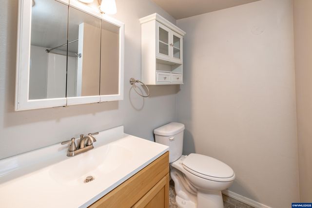 2308 Harding St, Sweet Home, OR 97386