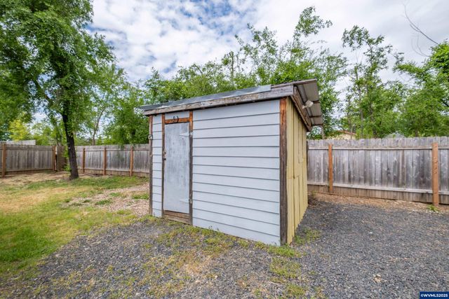 2308 Harding St, Sweet Home, OR 97386