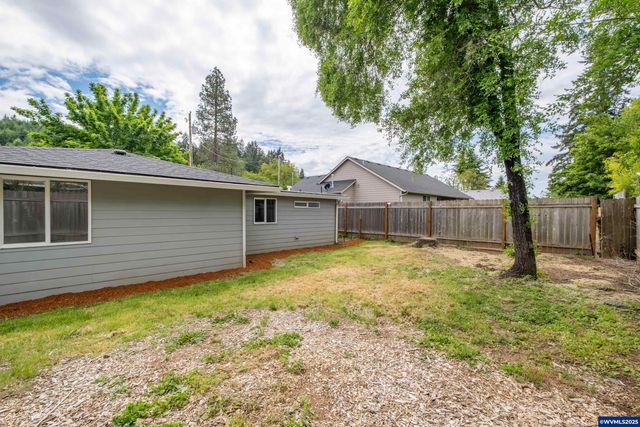 2308 Harding St, Sweet Home, OR 97386