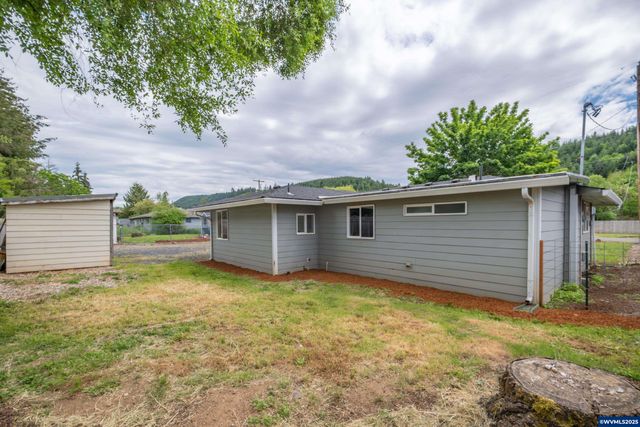 2308 Harding St, Sweet Home, OR 97386