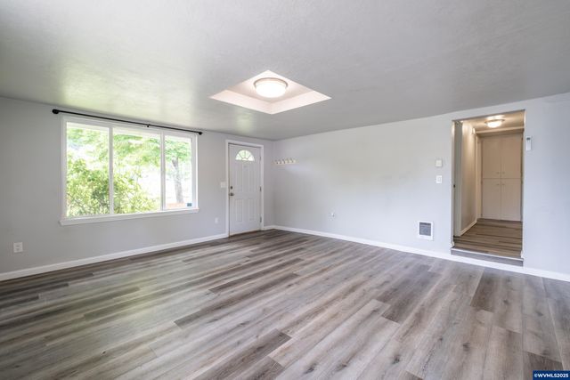 2308 Harding St, Sweet Home, OR 97386