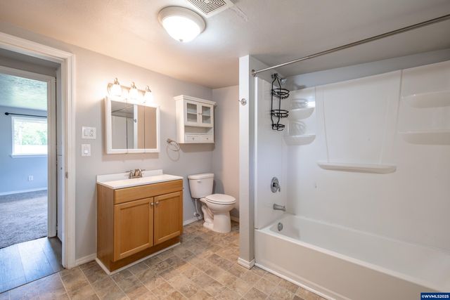 2308 Harding St, Sweet Home, OR 97386