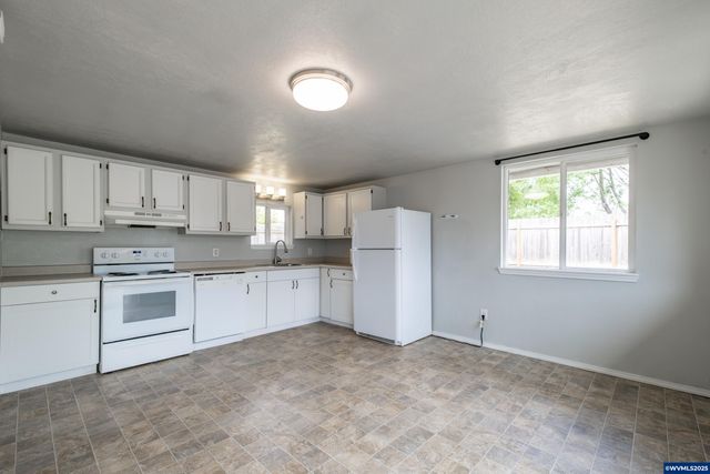 2308 Harding St, Sweet Home, OR 97386