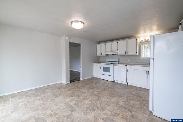 2308 Harding St, Sweet Home, OR 97386