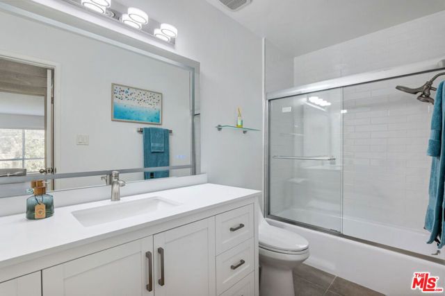 11965 Gorham Avenue 503, Los Angeles, CA 90049