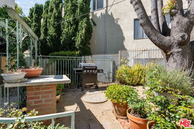 11965 Gorham Avenue 503, Los Angeles, CA 90049