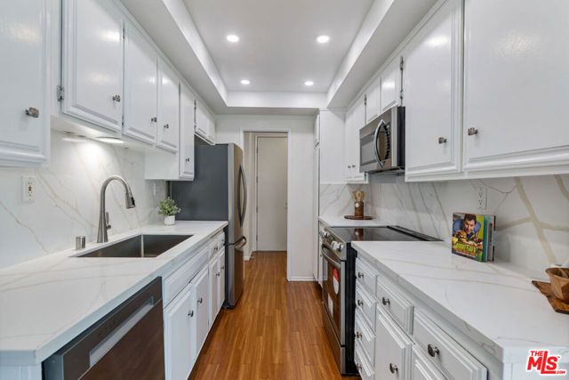 11965 Gorham Avenue 503, Los Angeles, CA 90049