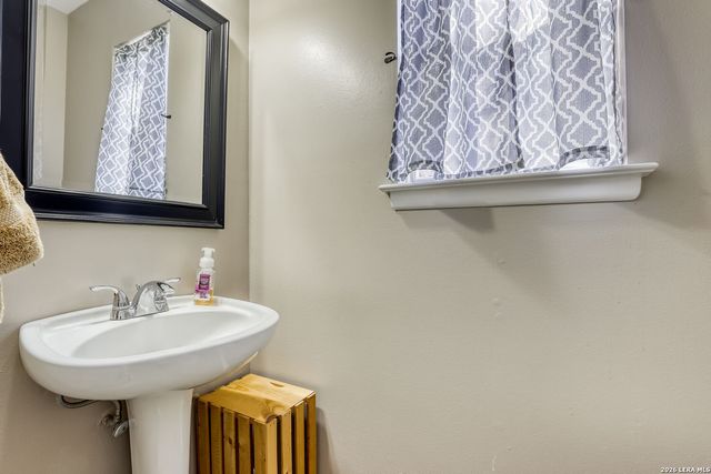 1007 Mount Rainier, San Antonio, TX 78213