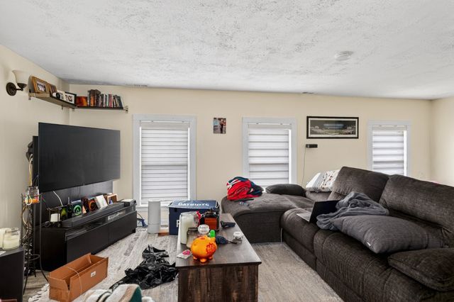 190-192 Main St, Maynard, MA 01754