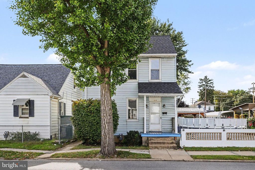 Image 1 of property listing at 324 S SHERMAN ST. ST, York, PA 17403