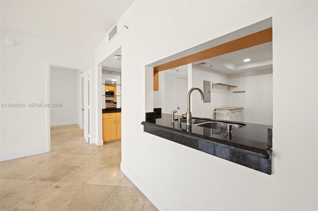 520 Brickell Key Dr A1712, Miami, FL 33131