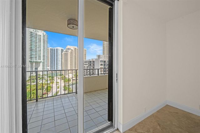 520 Brickell Key Dr A1712, Miami, FL 33131