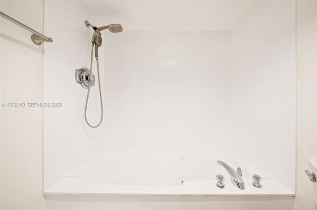 520 Brickell Key Dr A1712, Miami, FL 33131