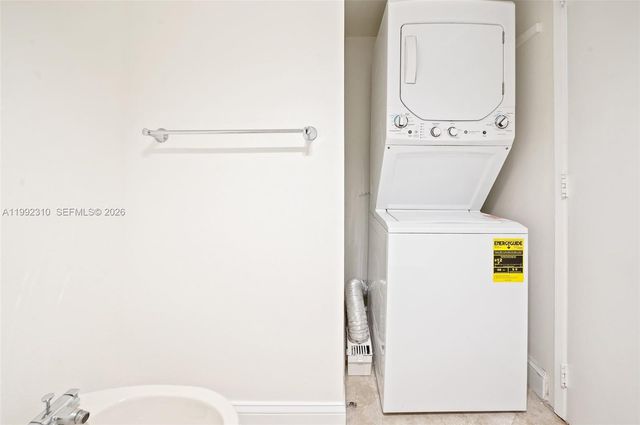 520 Brickell Key Dr A1712, Miami, FL 33131