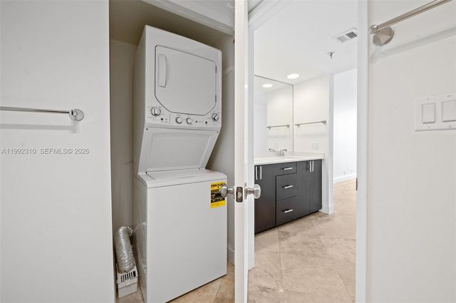 520 Brickell Key Dr A1712, Miami, FL 33131