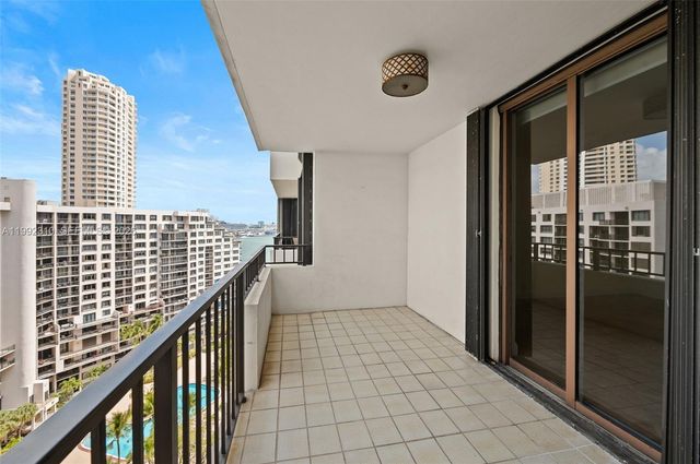 520 Brickell Key Dr A1712, Miami, FL 33131