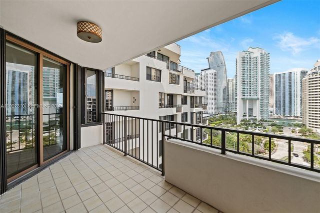 520 Brickell Key Dr A1712, Miami, FL 33131
