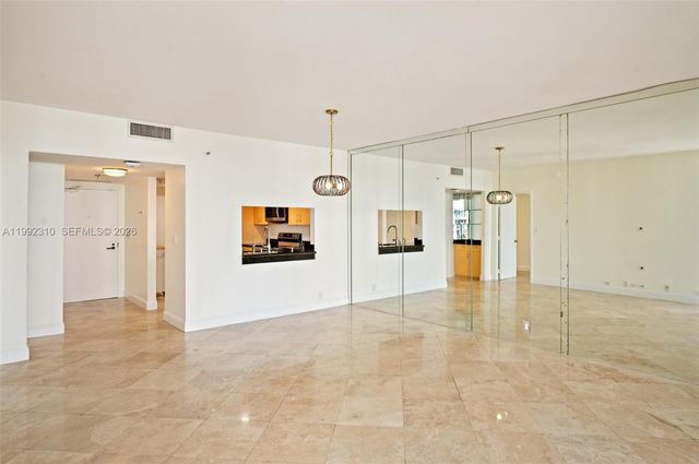 520 Brickell Key Dr A1712, Miami, FL 33131