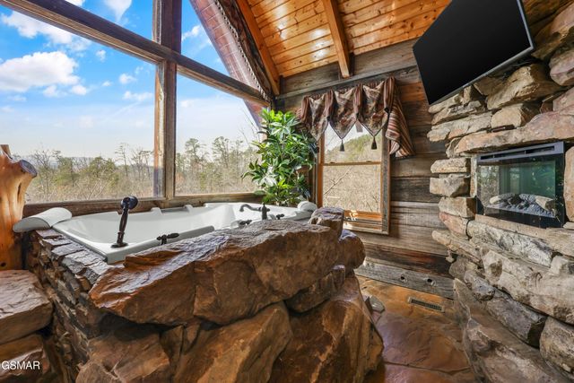 1960 E Mountain Way, Sevierville, TN 37876