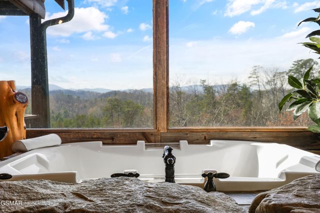 1960 E Mountain Way, Sevierville, TN 37876