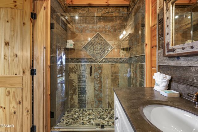 1960 E Mountain Way, Sevierville, TN 37876