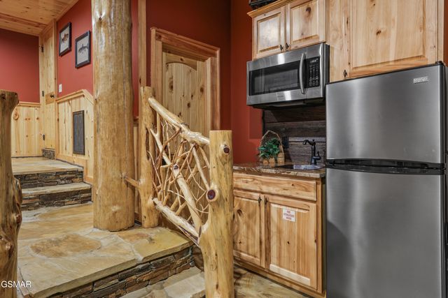 1960 E Mountain Way, Sevierville, TN 37876