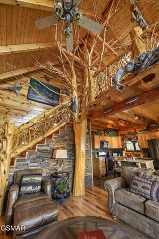 1960 E Mountain Way, Sevierville, TN 37876