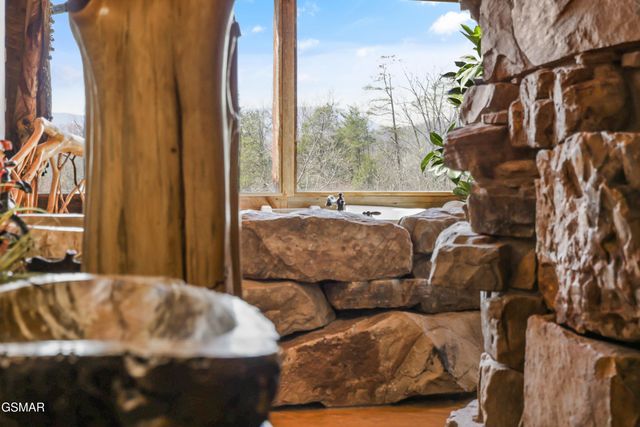 1960 E Mountain Way, Sevierville, TN 37876