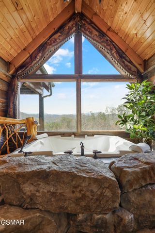 1960 E Mountain Way, Sevierville, TN 37876