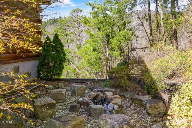 1960 E Mountain Way, Sevierville, TN 37876