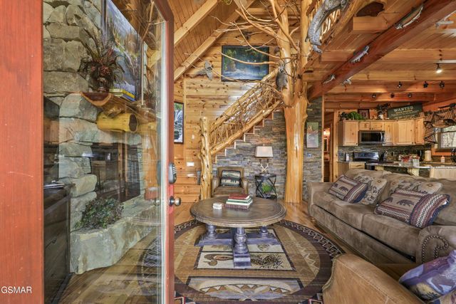 1960 E Mountain Way, Sevierville, TN 37876