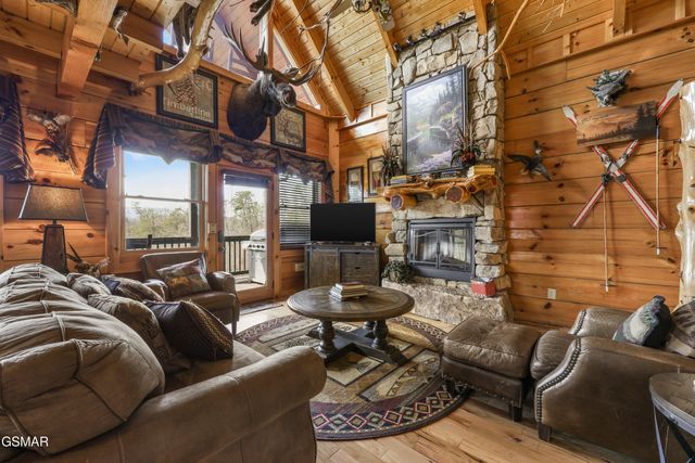 1960 E Mountain Way, Sevierville, TN 37876