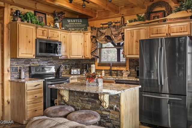 1960 E Mountain Way, Sevierville, TN 37876