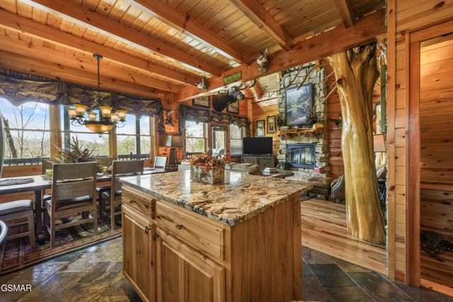 1960 E Mountain Way, Sevierville, TN 37876