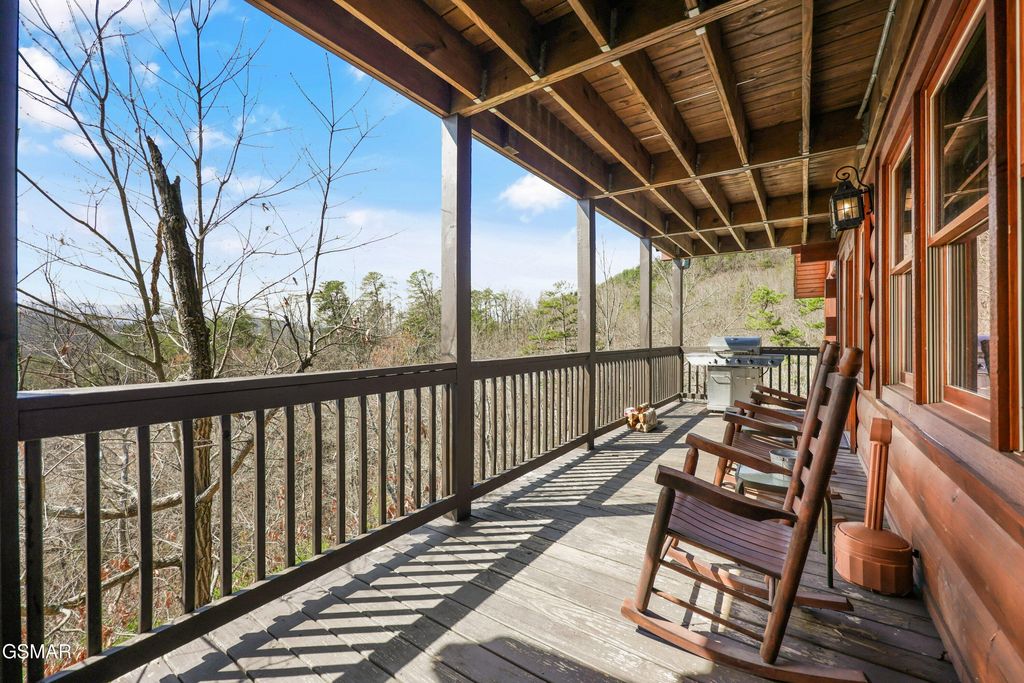 1960 E Mountain Way, Sevierville, TN 37876