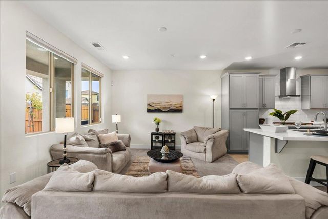 10261 Baritone Way, Elk Grove, CA 95757