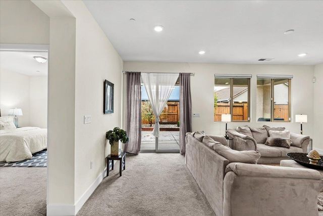 10261 Baritone Way, Elk Grove, CA 95757