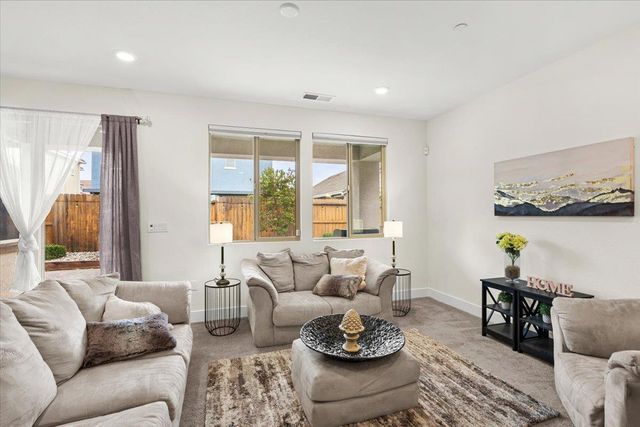 10261 Baritone Way, Elk Grove, CA 95757