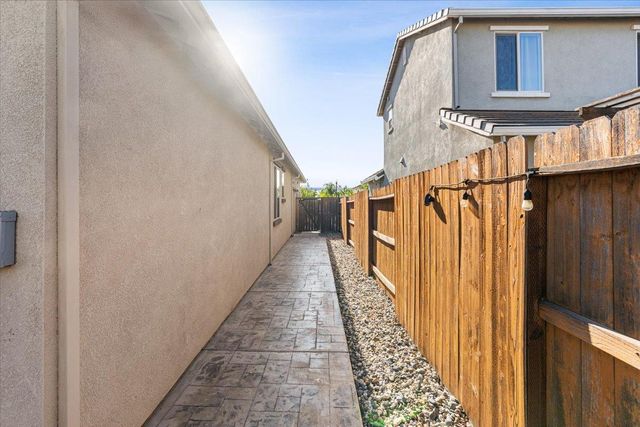 10261 Baritone Way, Elk Grove, CA 95757