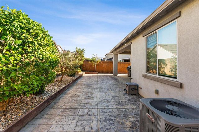 10261 Baritone Way, Elk Grove, CA 95757