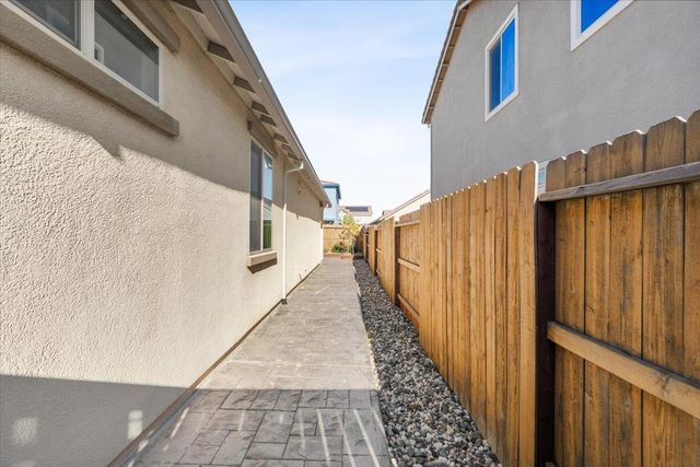 10261 Baritone Way, Elk Grove, CA 95757