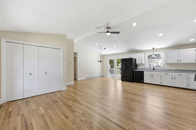 5 Kurtz St, Chicopee, MA 01013