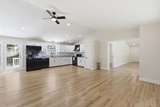 5 Kurtz St, Chicopee, MA 01013