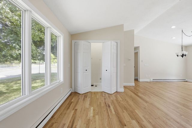 5 Kurtz St, Chicopee, MA 01013