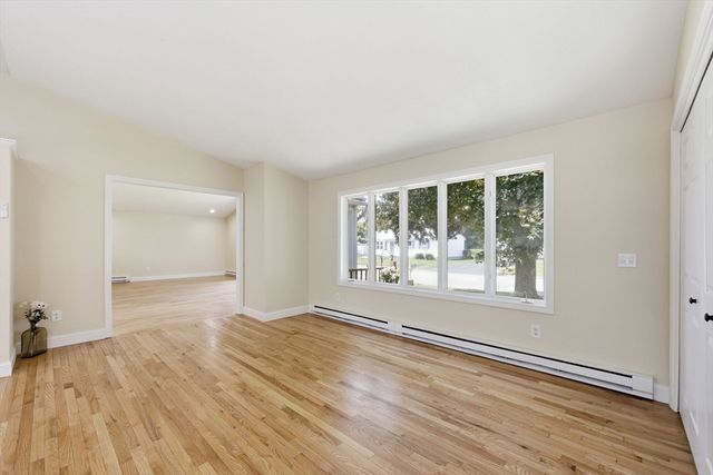 5 Kurtz St, Chicopee, MA 01013