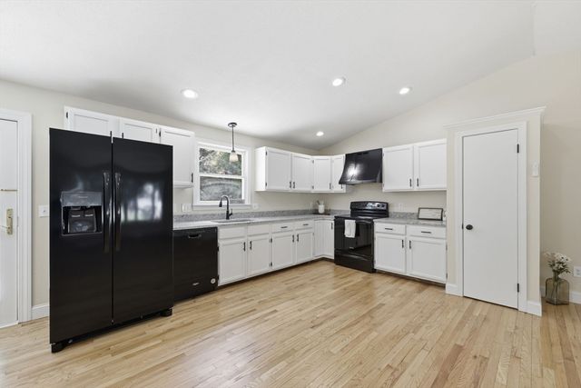 5 Kurtz St, Chicopee, MA 01013