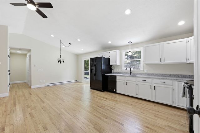 5 Kurtz St, Chicopee, MA 01013