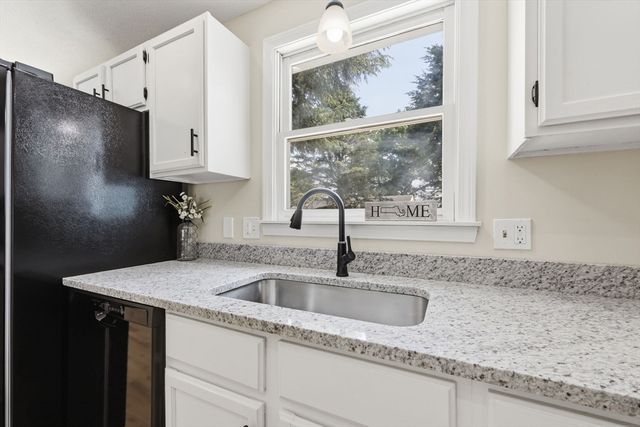 5 Kurtz St, Chicopee, MA 01013